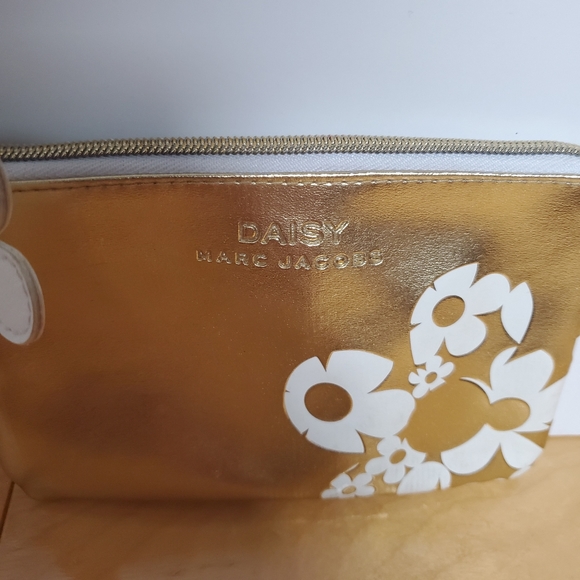 MARK JACOBS MAKEUP BAG /CHANGE PURSE - Picture 2 of 3